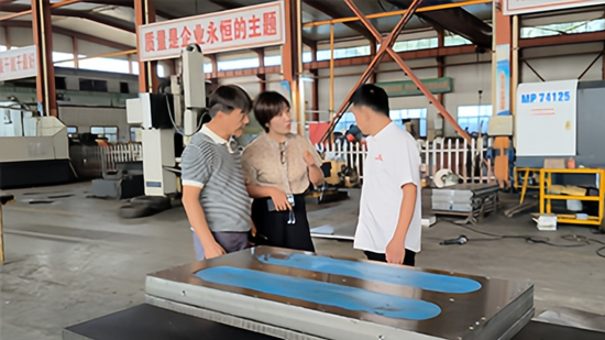 Đoàn đại biểu Hàn Quốc thăm máy Slmn CNC để hợp tác
